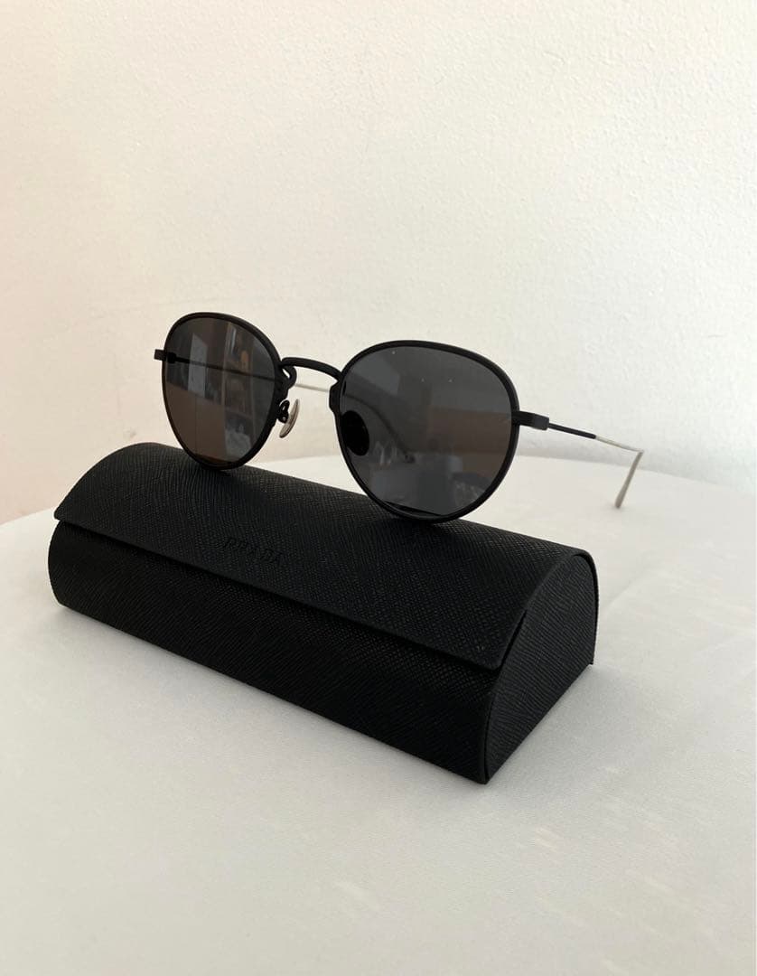 【国内正規品】PRADA チタン サングラス『PRADA Titanio』