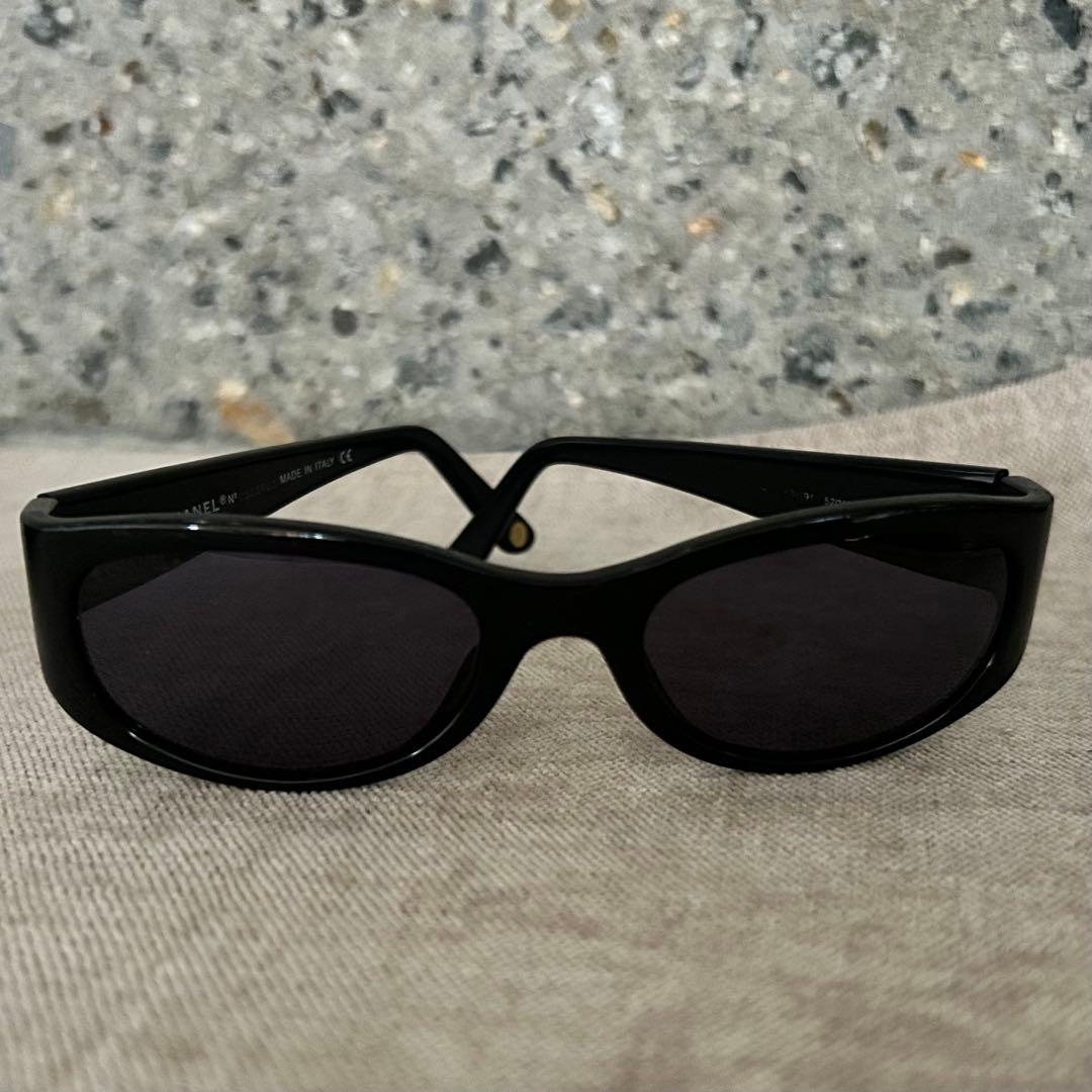 CHANEL ブラック サングラス (ケース付き)