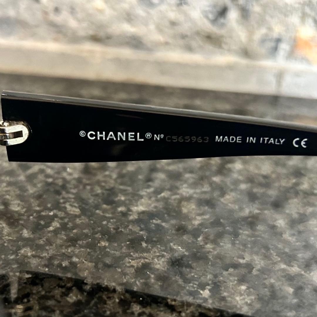 CHANEL ブラック サングラス (ケース付き)