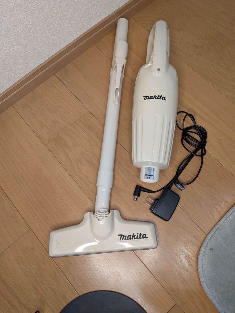 【使用回数20回未満】Makita 充電式スティッククリーナー CL110D