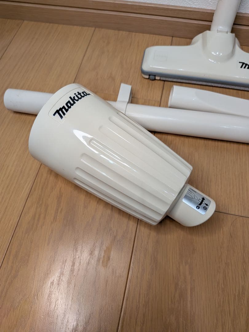 【使用回数20回未満】Makita 充電式スティッククリーナー CL110D