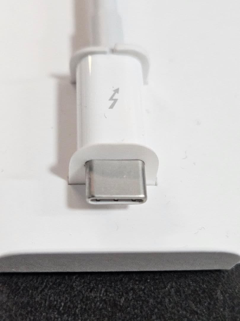 Thunderbolt 3 (USB-C) to 2 アダプター
