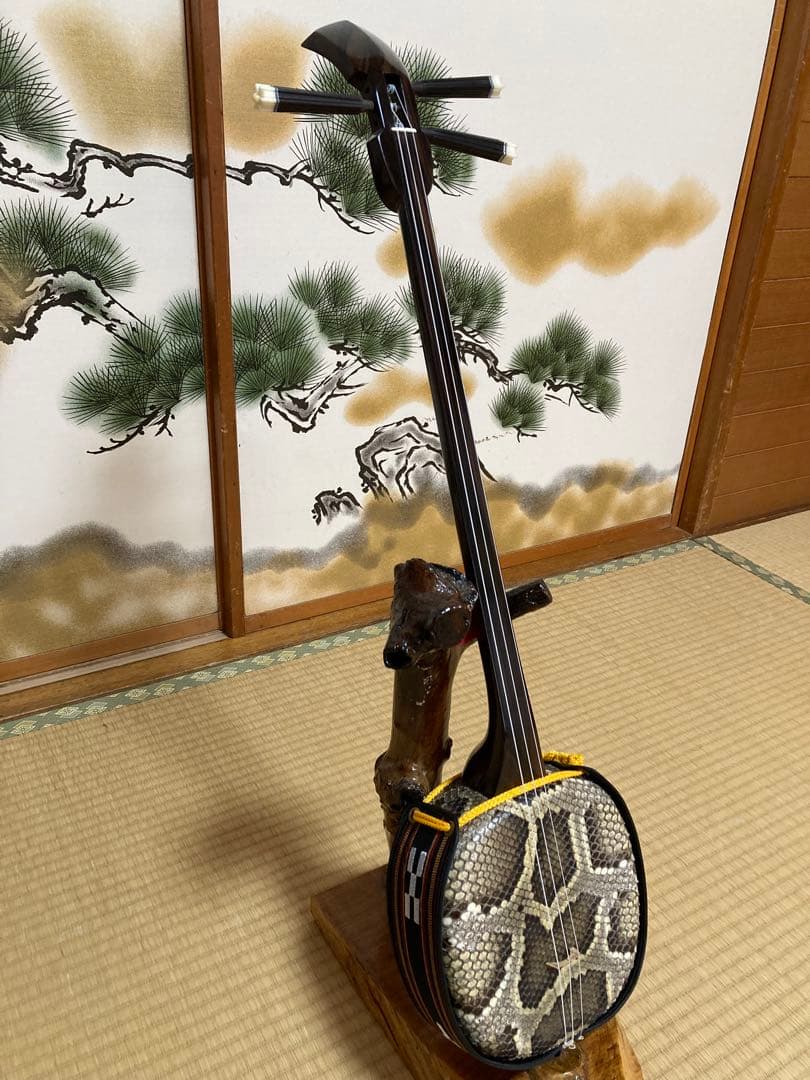 沖縄三線！黒木！黒檀！カマゴン！知念大工型！本蛇皮　本張り【一枚張り】