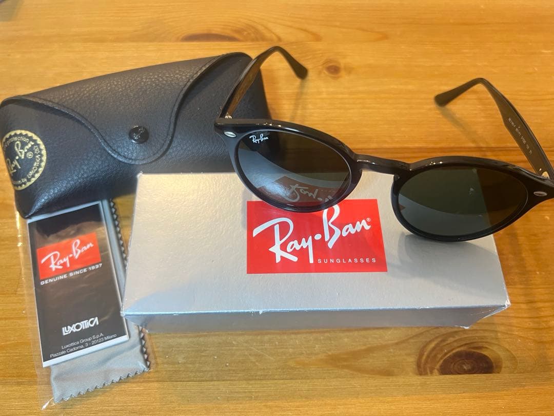 Ray-Ban RB 2180-F ブラックサングラス ケース付き