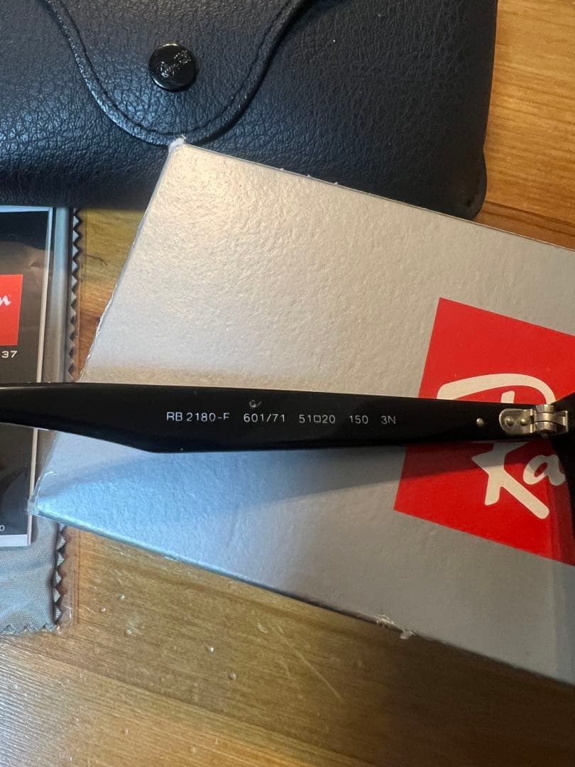 Ray-Ban RB 2180-F ブラックサングラス ケース付き
