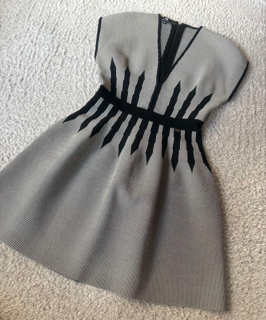 ELISABETTA FRANCHI Ｖネックフレンチスリーブニットドレス