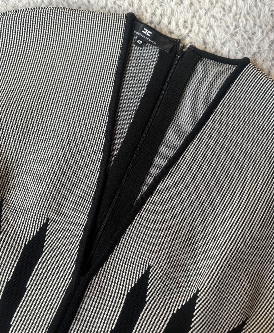 ELISABETTA FRANCHI Ｖネックフレンチスリーブニットドレス