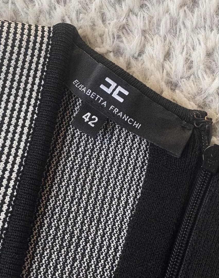 ELISABETTA FRANCHI Ｖネックフレンチスリーブニットドレス