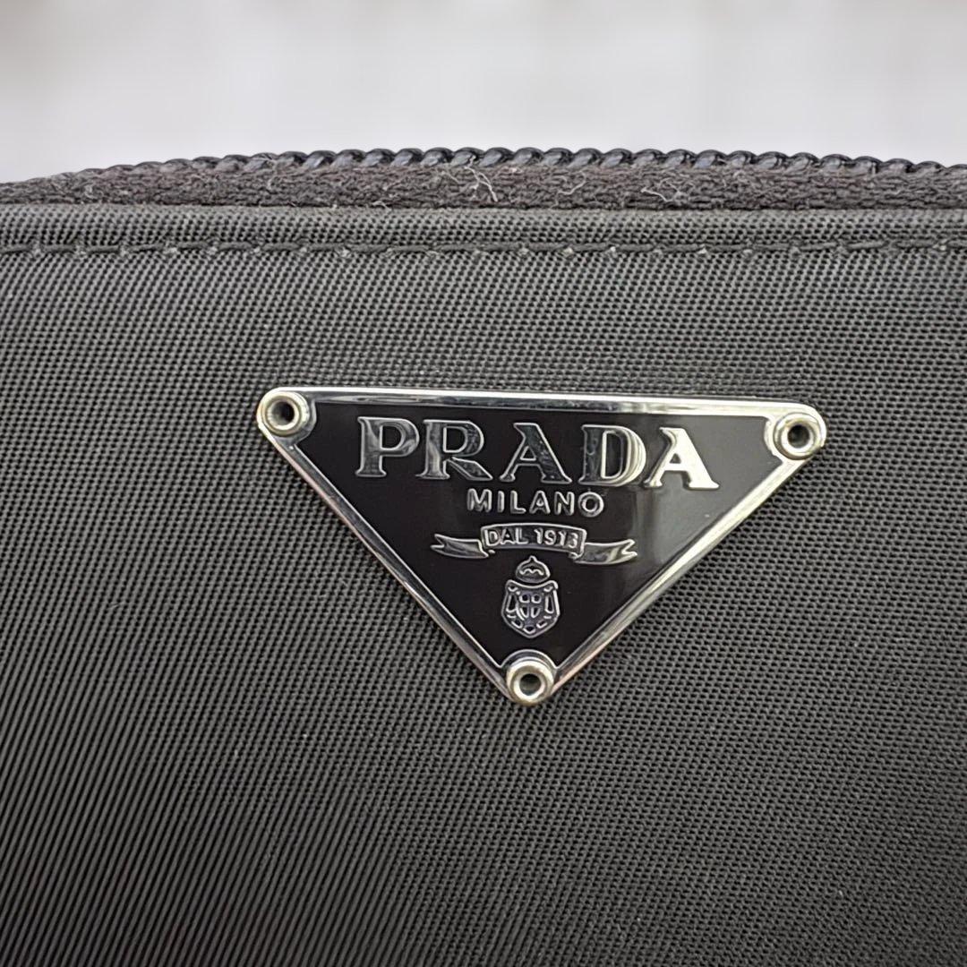PRADA プラダ ナイロン 二つ折り 財布 高級感 ブラック 正規品 定番