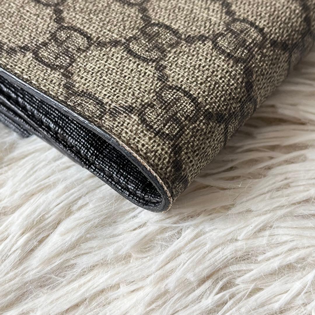 美品✨GUCCI グッチ　GGスプリーム　二つ折り財布　GGチャーム　ベージュ