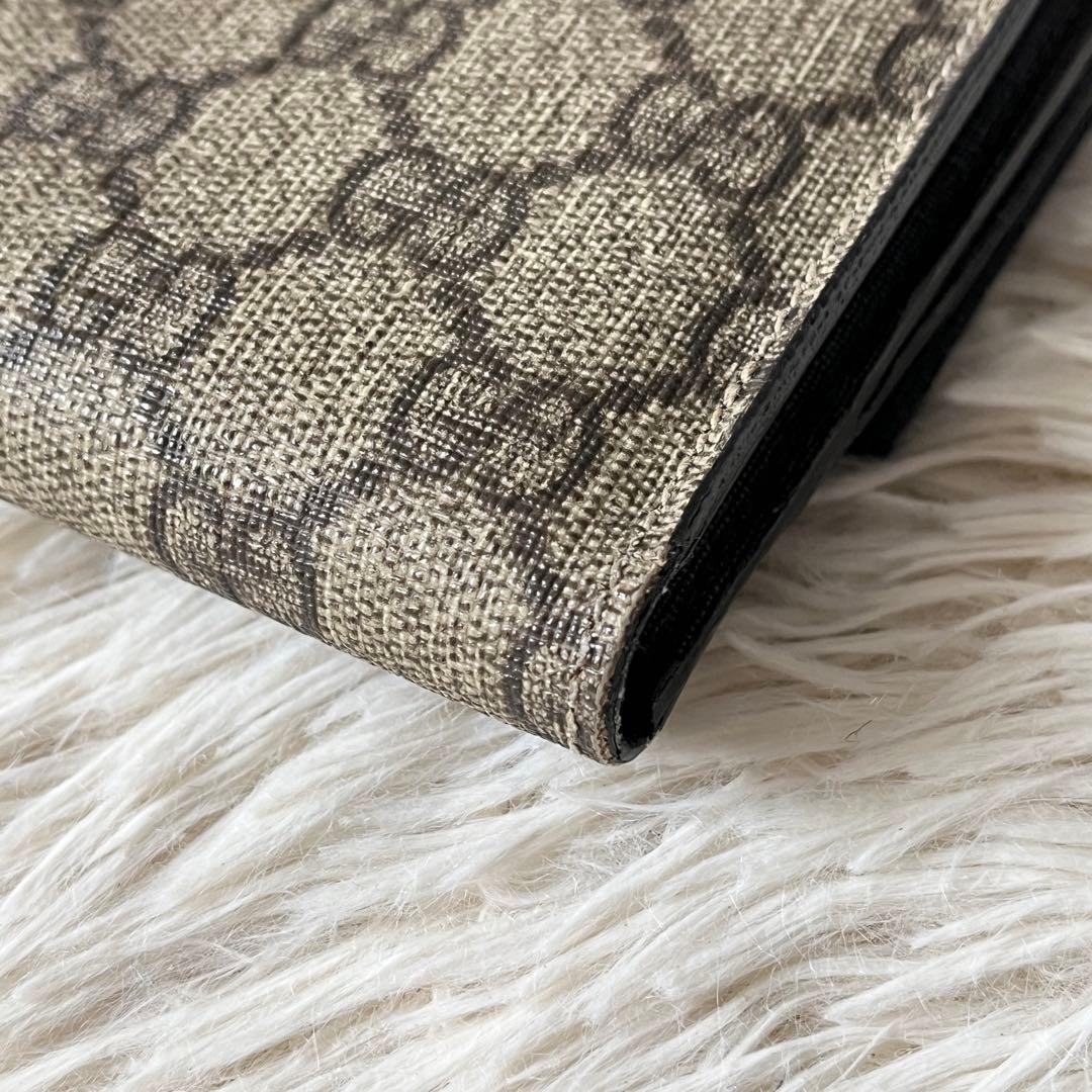 美品✨GUCCI グッチ　GGスプリーム　二つ折り財布　GGチャーム　ベージュ