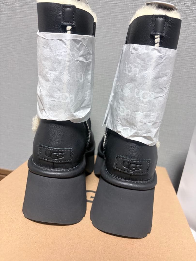 UGG W ESMEE LEATHER BOOT レザーブーツ