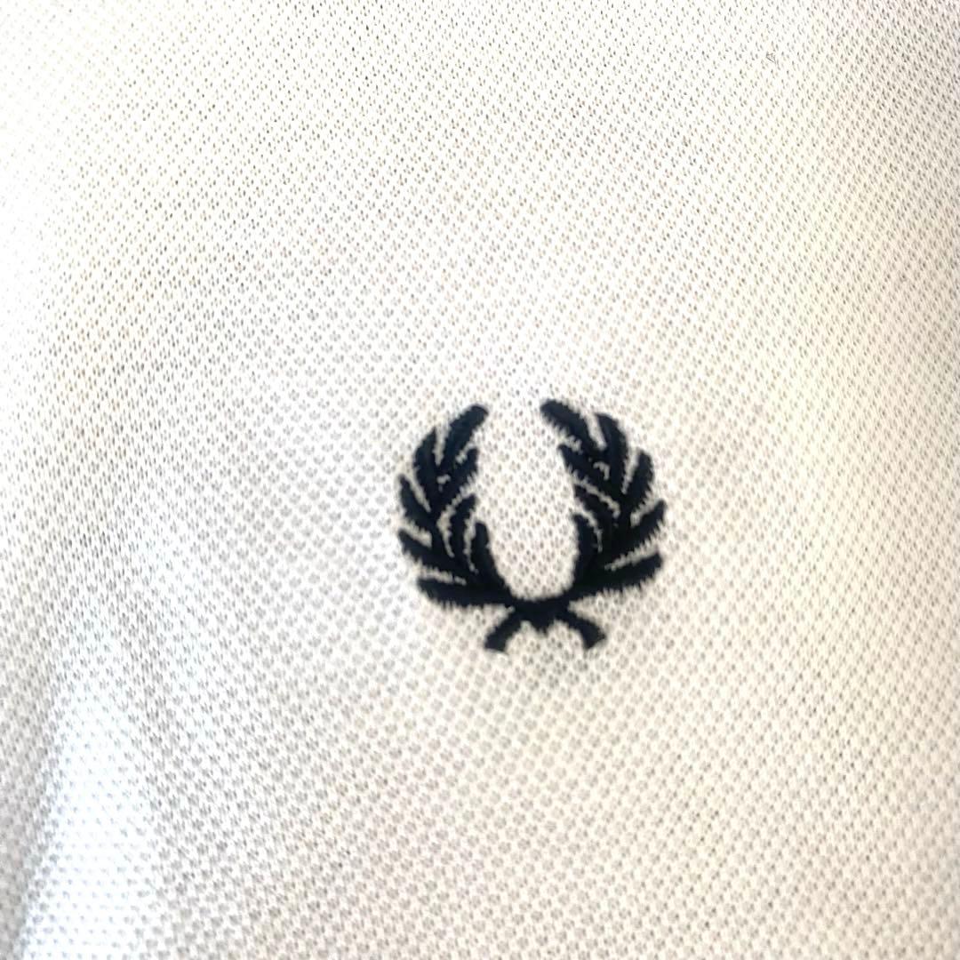 FRED PERRY✨フレッドペリー　ポロシャツ　プリーツ袖　ホワイト　白　刺繍