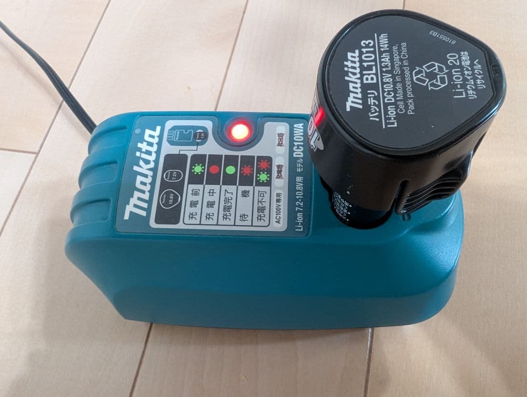 マキタ 充電式クリーナ CL100D 【 makita コードレス掃除機 】