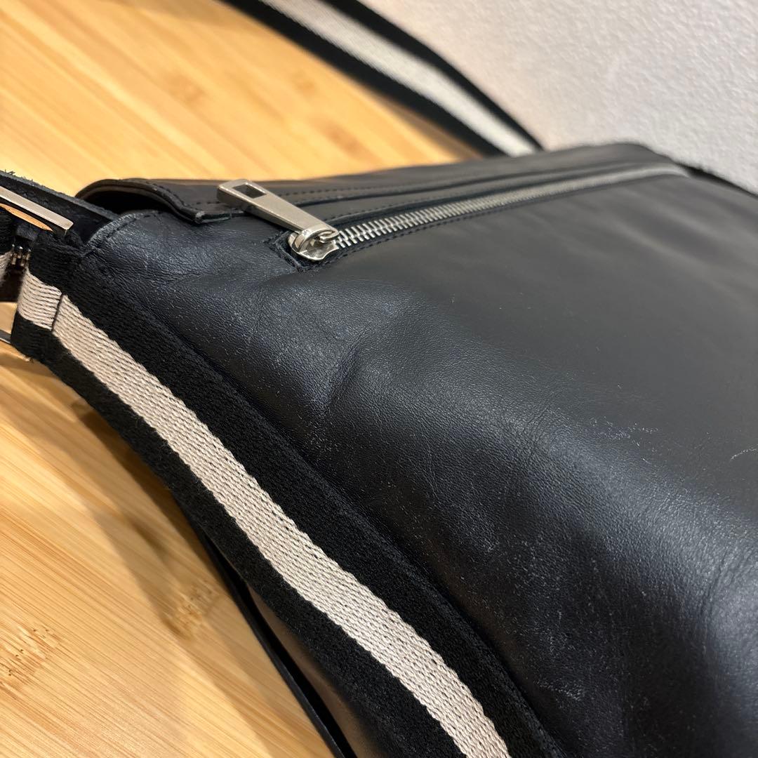 【BALLY】バリー　ショルダーバッグ　メッセンジャーバッグ　A4収納可