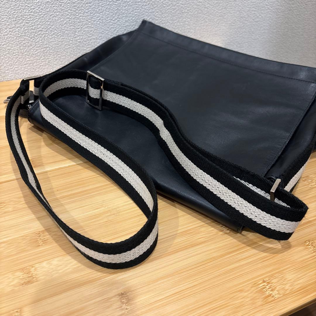 【BALLY】バリー　ショルダーバッグ　メッセンジャーバッグ　A4収納可