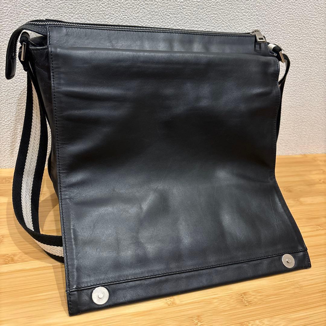 【BALLY】バリー　ショルダーバッグ　メッセンジャーバッグ　A4収納可