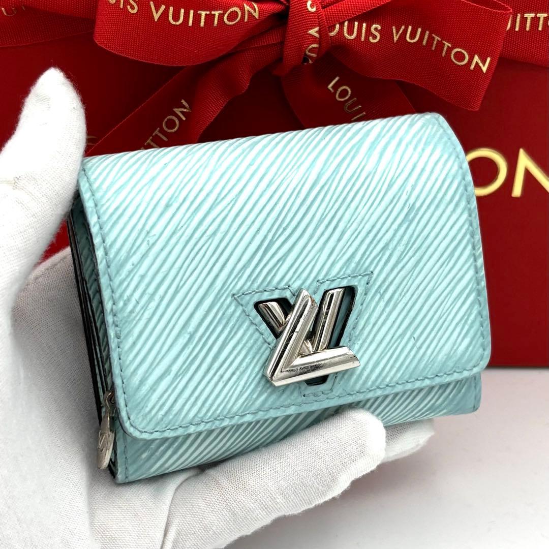ルイヴィトン 三つ折り財布 エピ ポルトフォイユツイストXS ライトブルー 水色