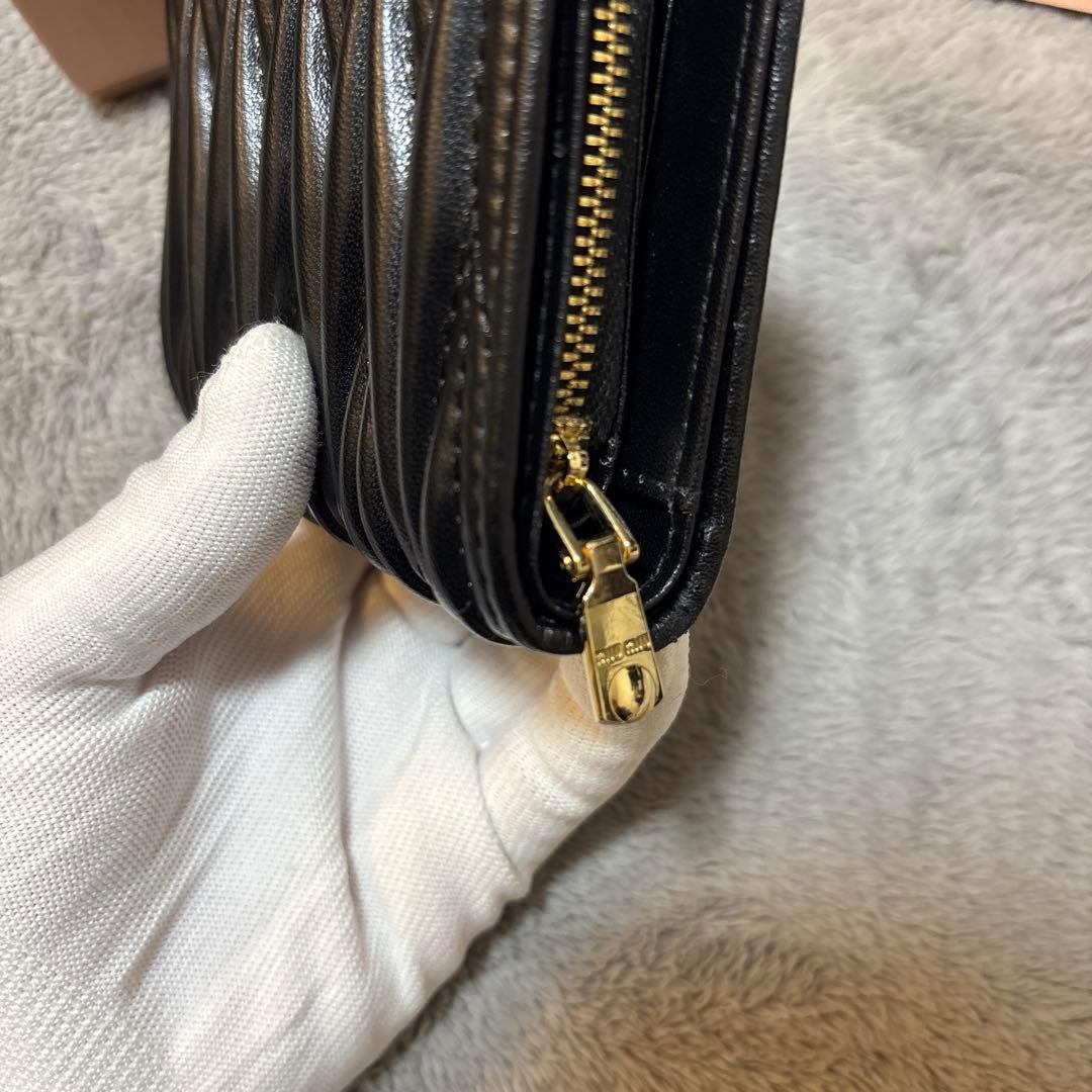 miu miu 二つ折り財布