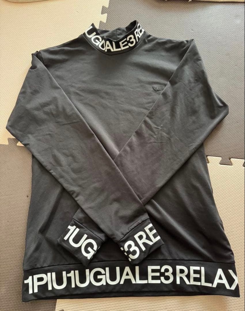 1PIU1UGUALE3 RELAX　ハイネックロゴ長袖Tシャツ