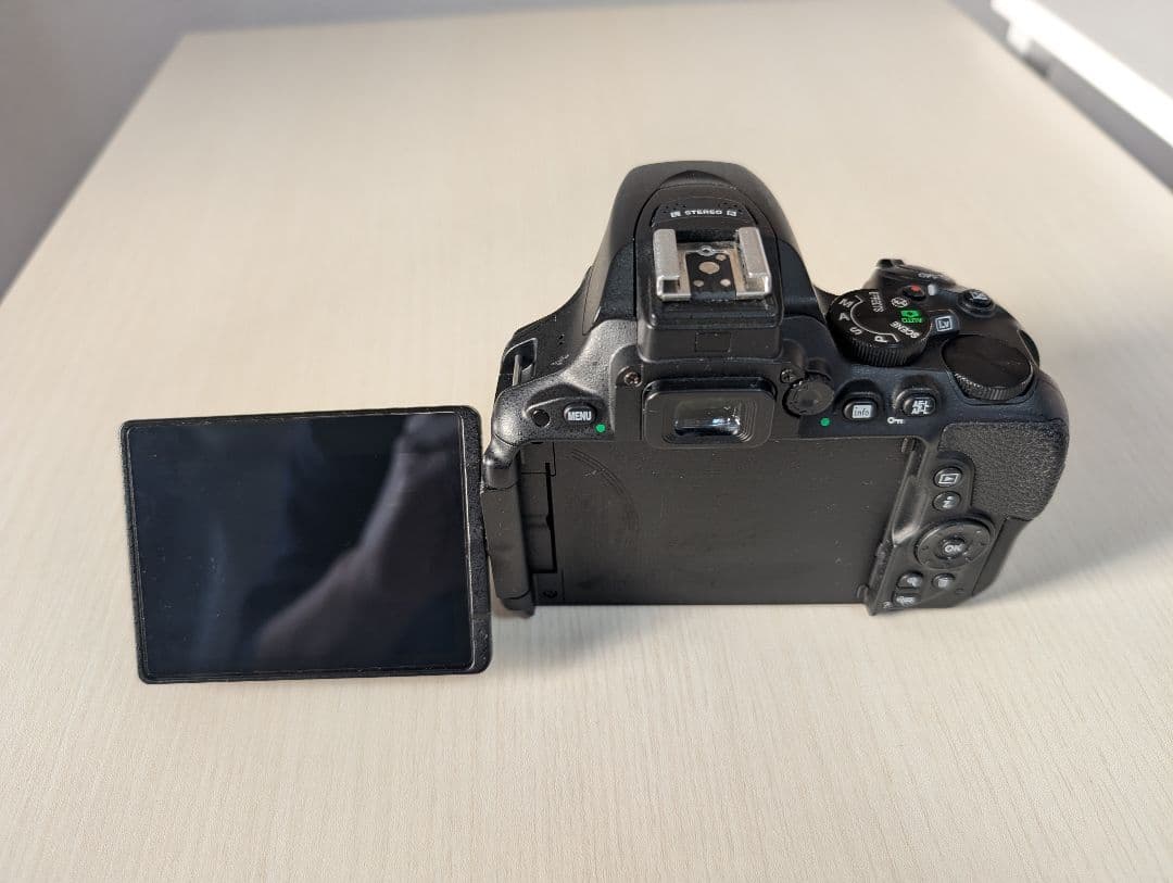 【美品】Nikon D5500 デジタル一眼レフカメラ 本体