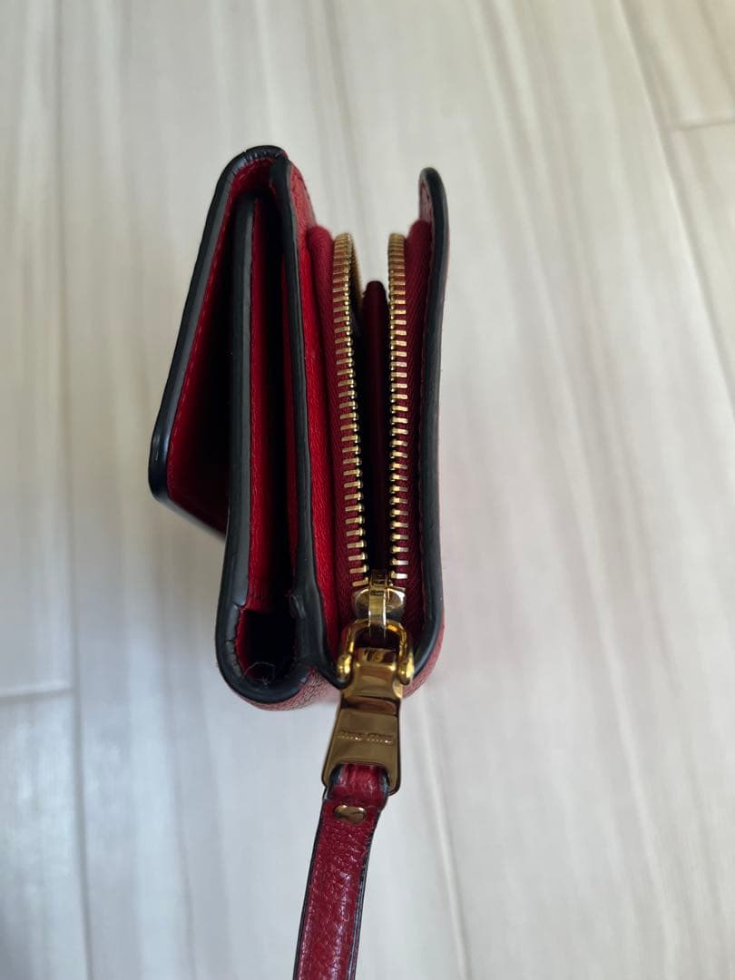 miu miu ミュウミュウ 赤 レザー 三つ折り財布
