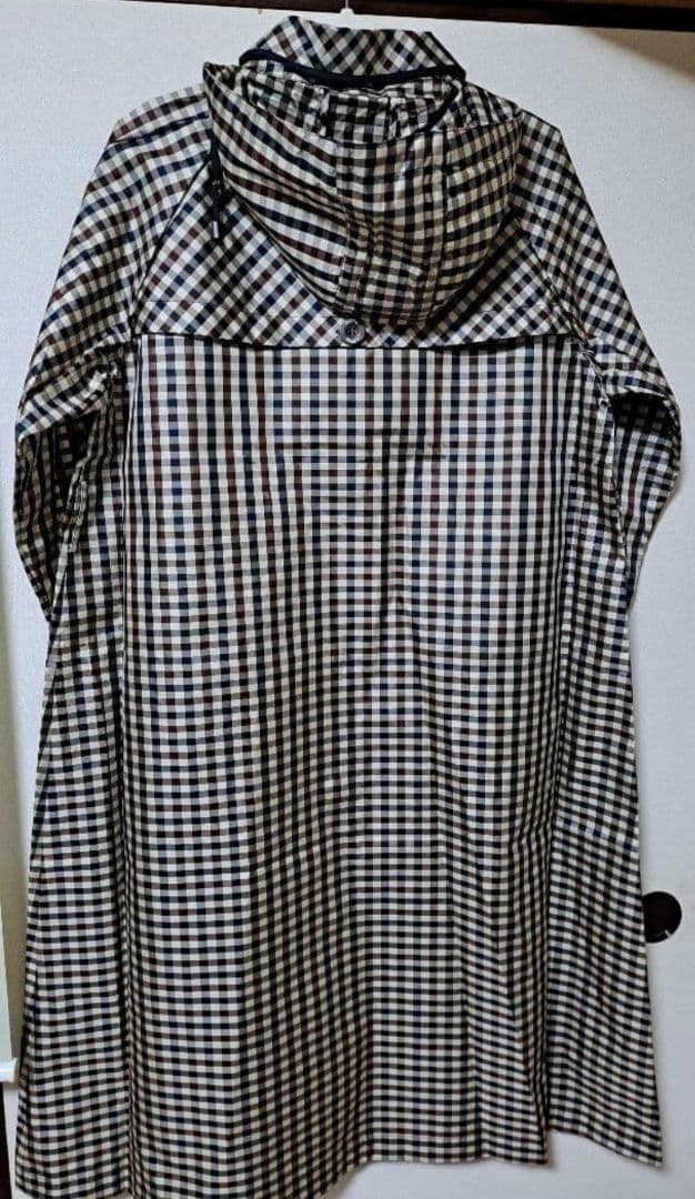 【新品未使用】アクアスキュータム トレンチ風レインコート　LLサイズ