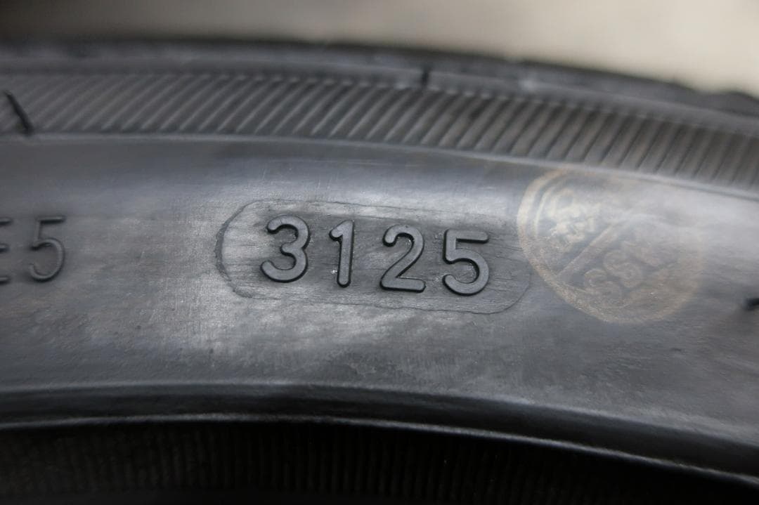 そう様送料込　2025年製　グリンランダー　215/45R17　バリ溝　4本