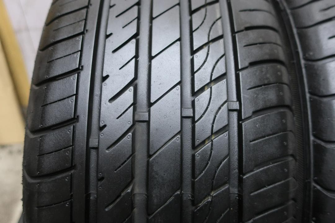 そう様送料込　2025年製　グリンランダー　215/45R17　バリ溝　4本