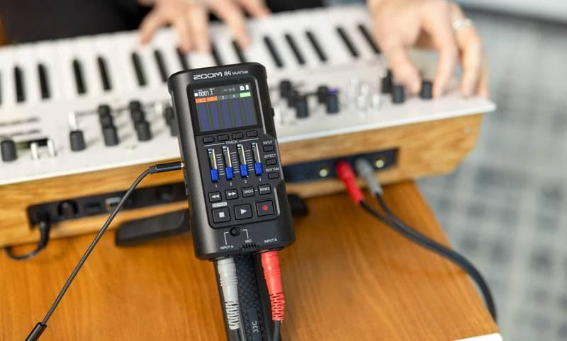 Zoom R4 MultiTrak 新品 未使用 未開封 更に値下げ！