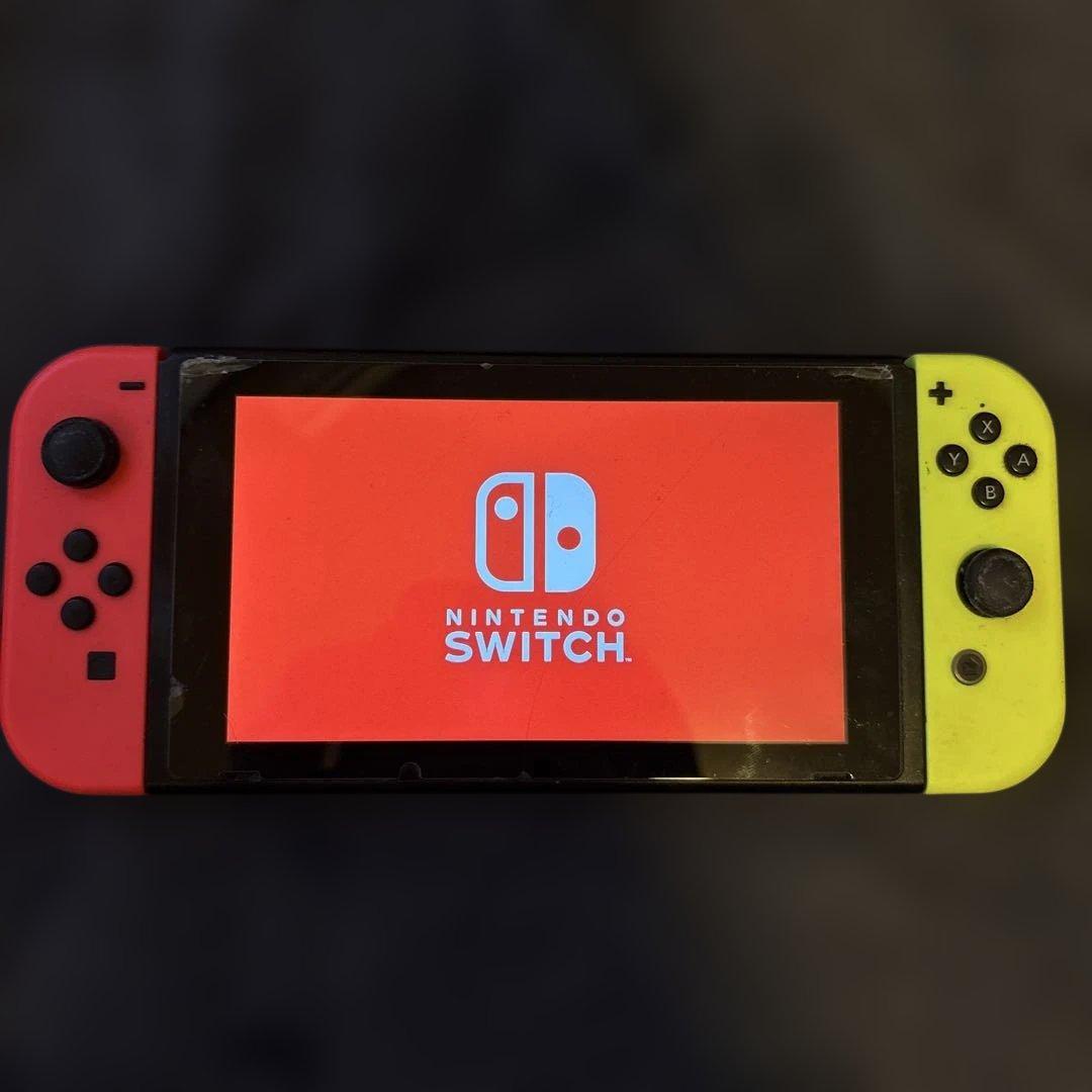 Nintendo Switch 赤と黄色のJoy-Con
