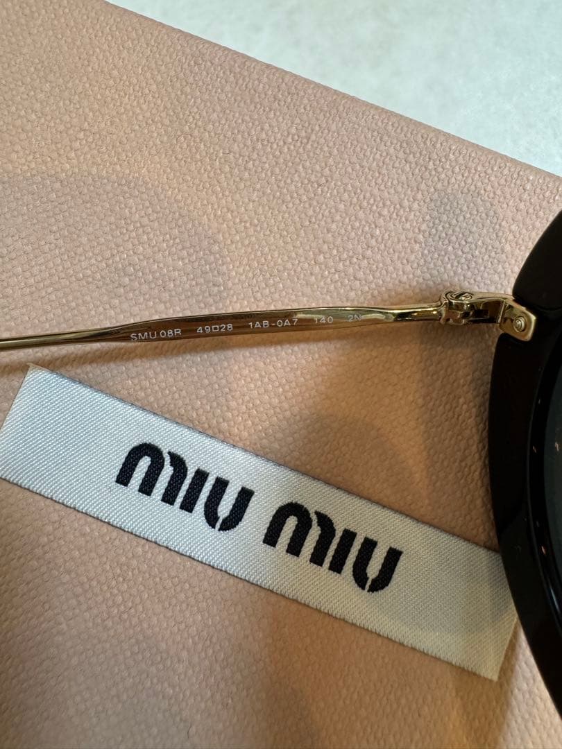 【最終お値下げ】miu miu ミュウミュウ サングラス ケース付きSMU08R
