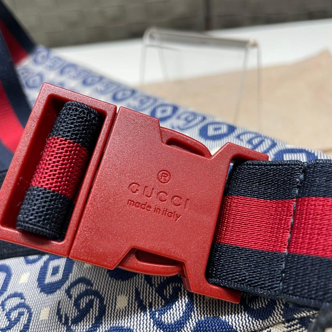 (*)様 新品　GUCCI ボディバッグ スターエンブレム ネイビー