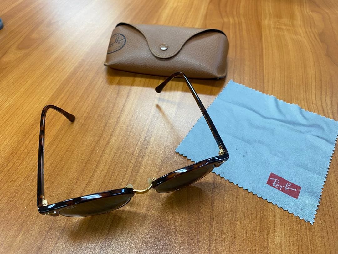 Ray-Ban RB4246 クラブラウンドサングラス ケース付き