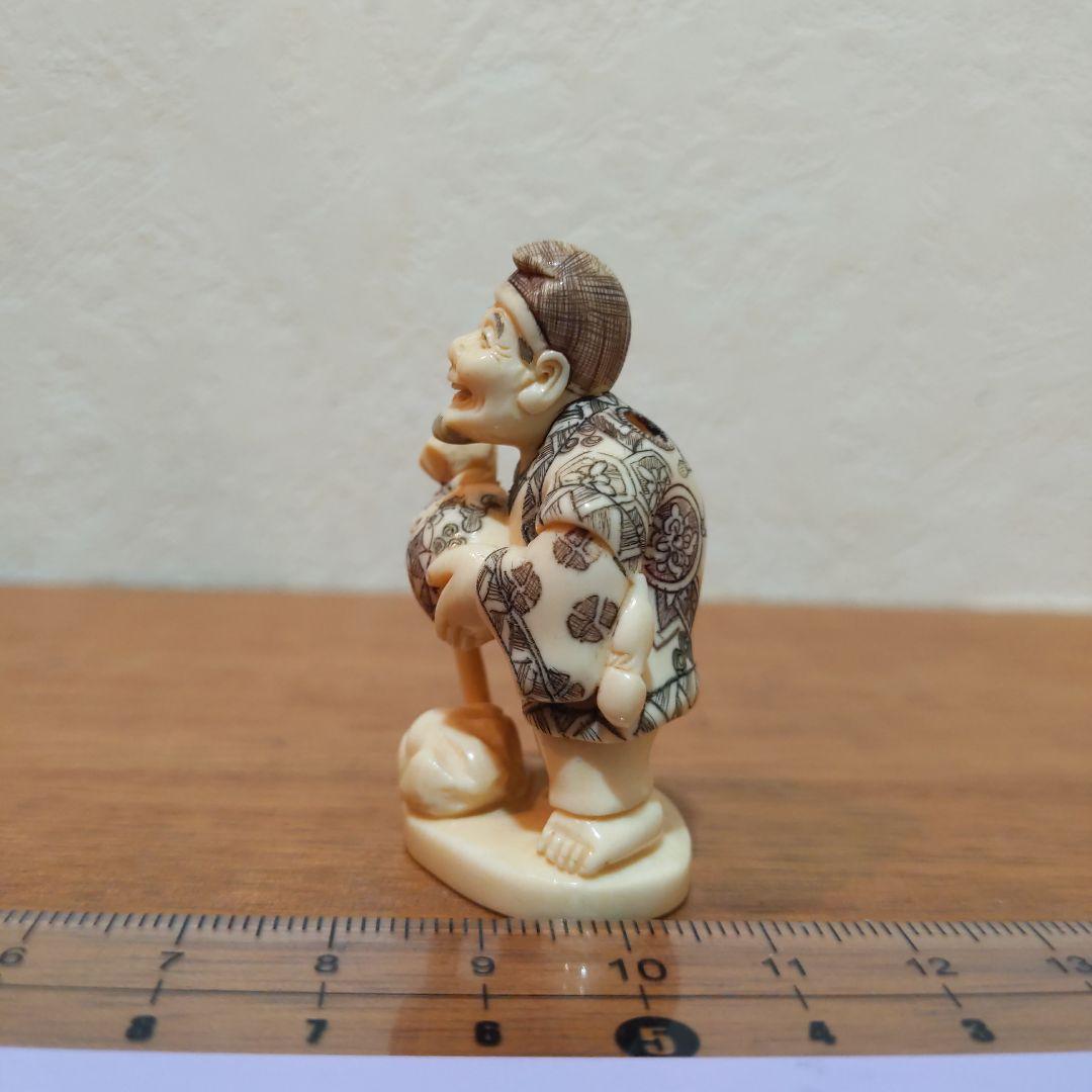 時代提物 人物根付 天然素材 在銘【宝探し】高5cm 重22ｇ縁起物 幸運の兆し