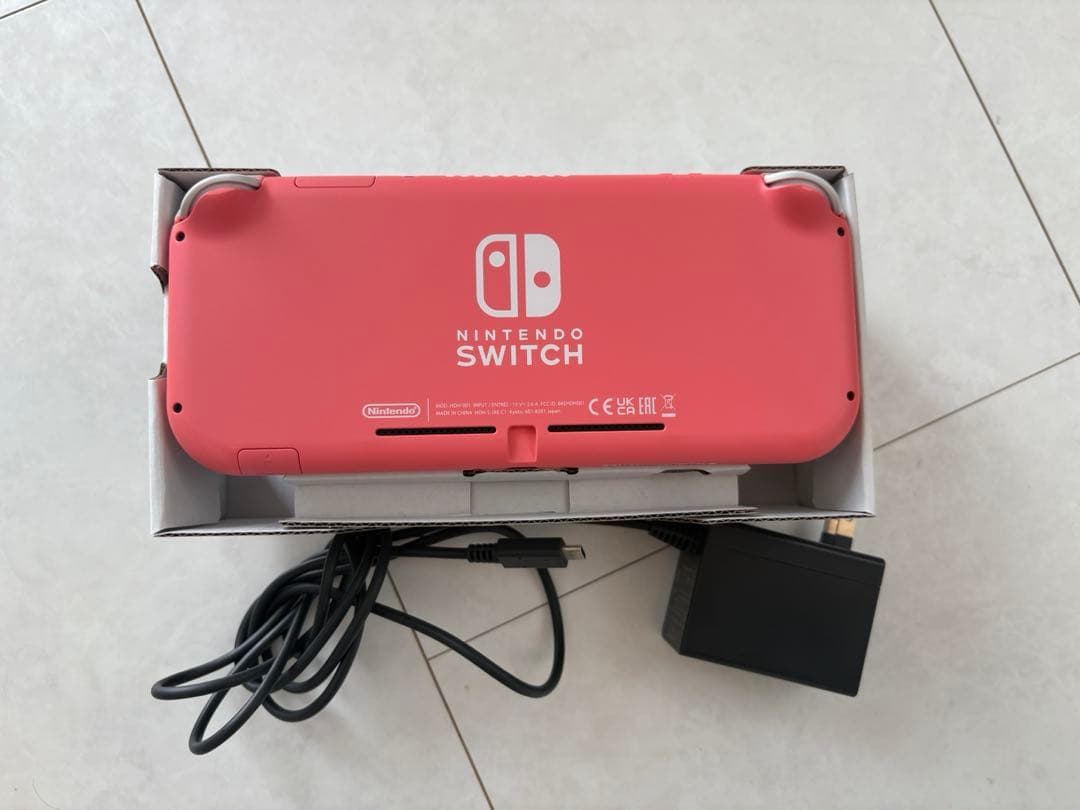 Nintendo Switch Lite コーラルピンク　箱と充電器付き