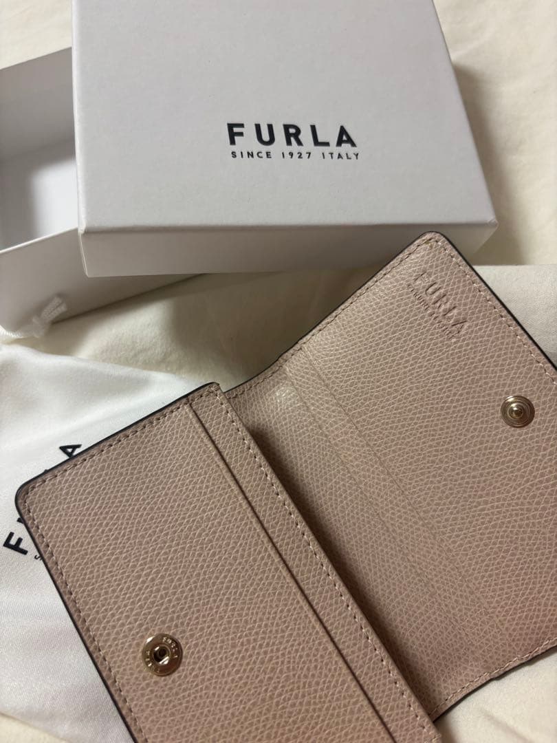 新品 FURLA カメリア ビジネスカードケース 名刺入れ