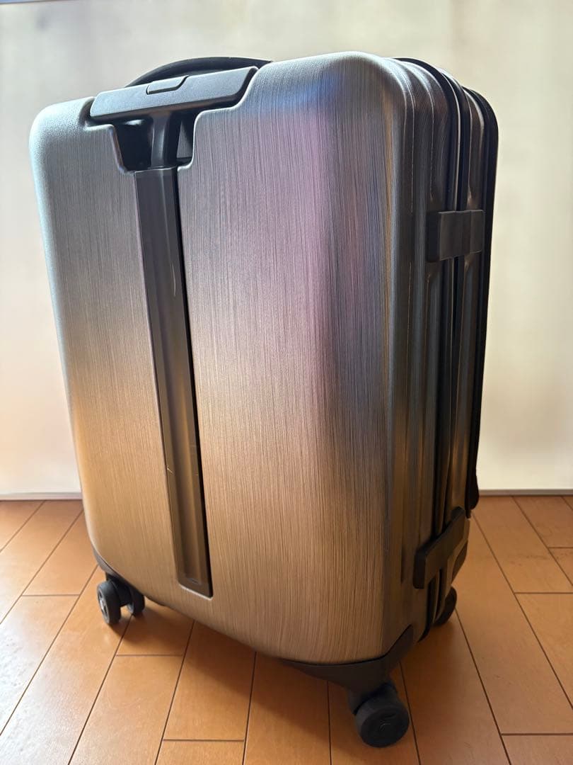 Samsonite サムソナイト スーツケース　INOVA 機内持込可能　41L