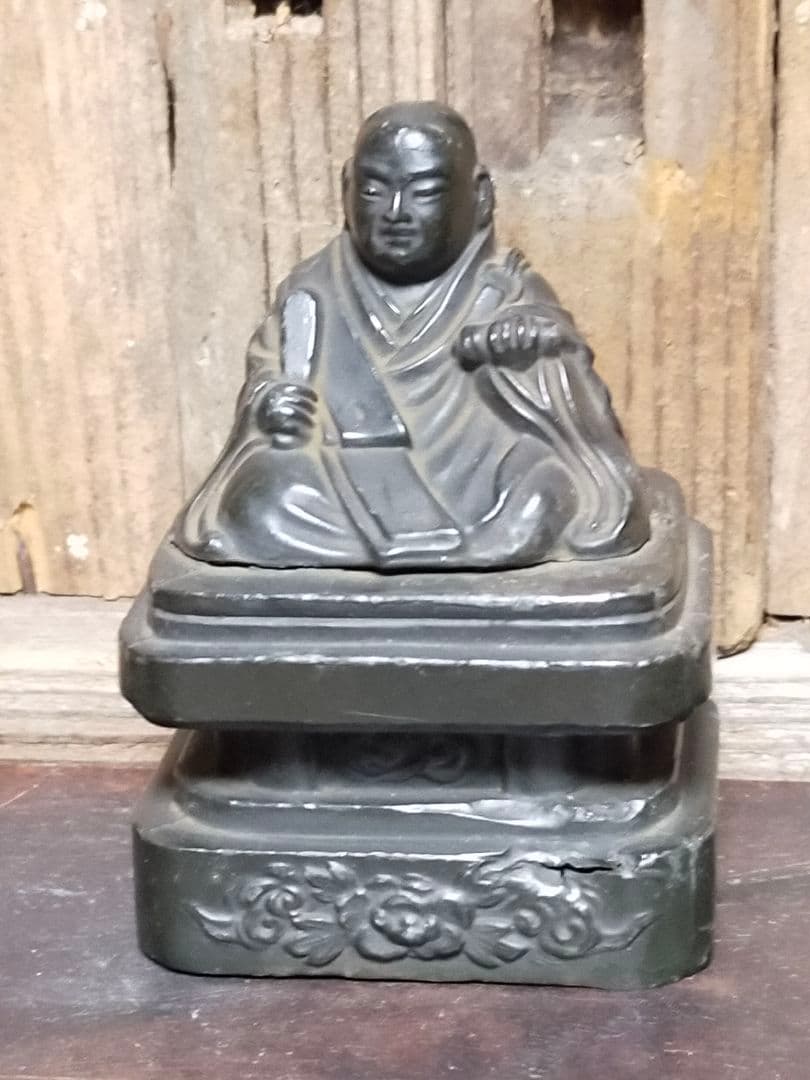 ♥小さな　日蓮上人　座像　金属製　日蓮　仏壇　仏具　仏像　骨董　古玩　レトロ