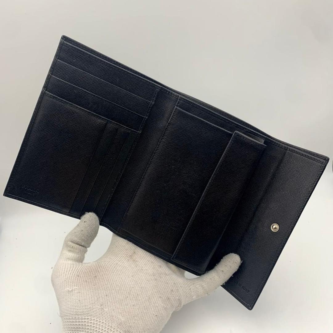 鑑定済み プラダ 三つ折り 財布 サフィアーノ 三角プレート ミニ コンパクト黒