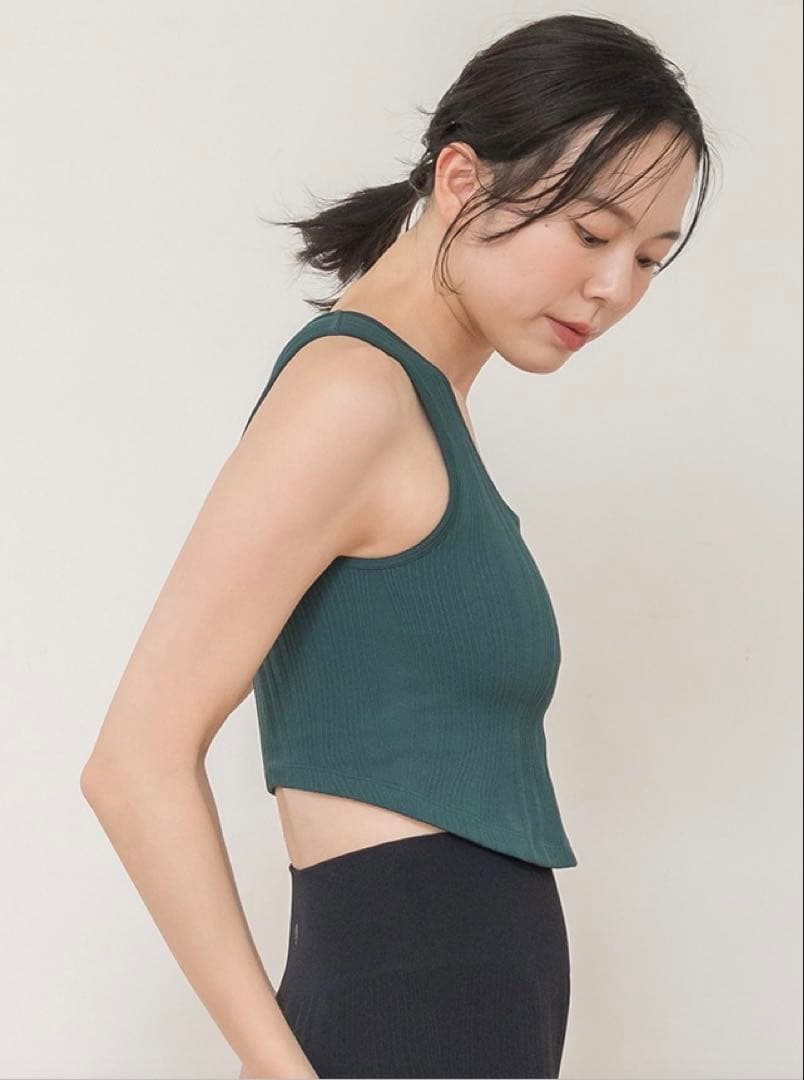 新品・未使用【SUKALA】ウエーブリブアクティブタンクトップ ダークグリーンＭ
