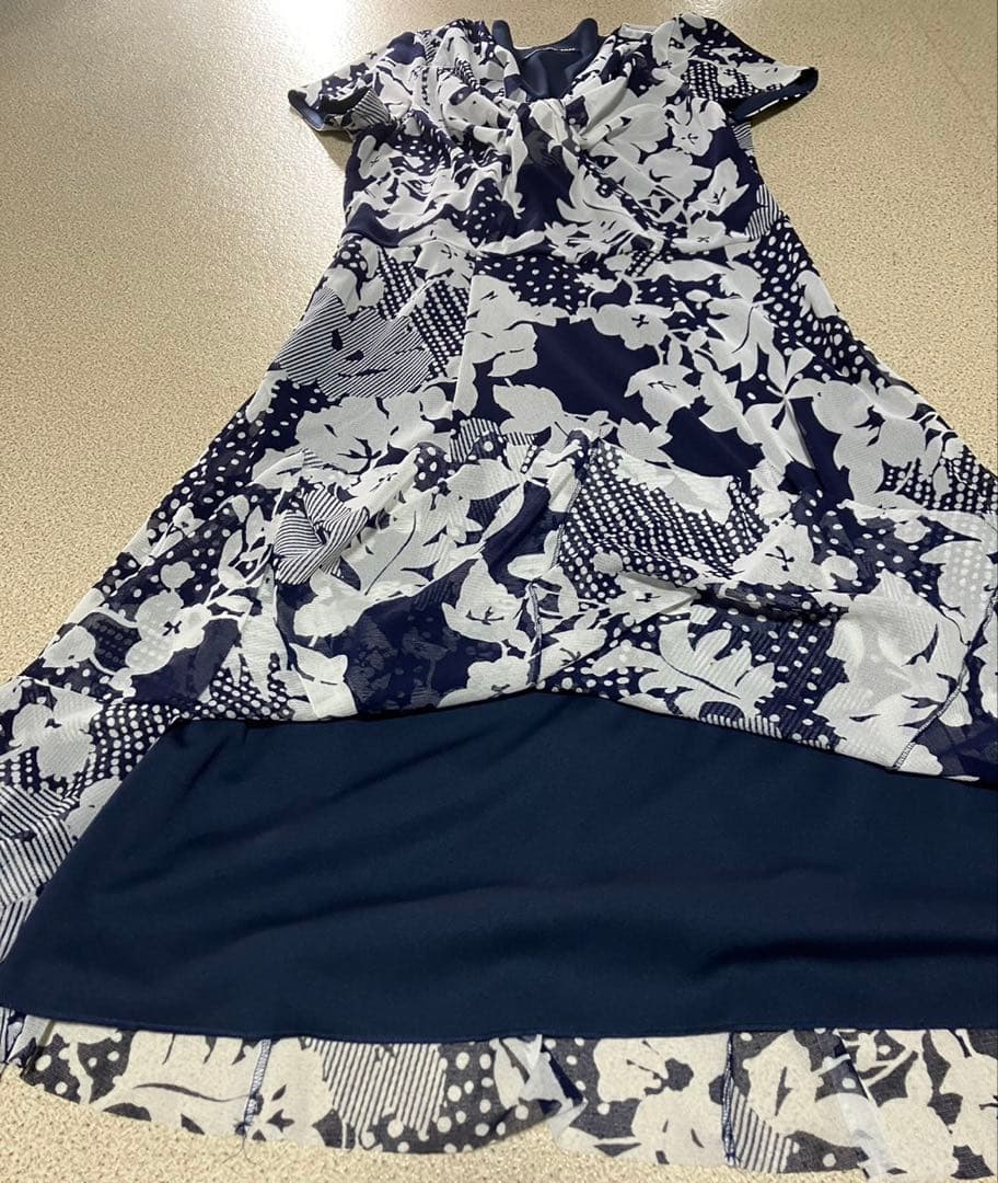 VIVIENNE TAM パワーネット ワンピース 紺色花柄