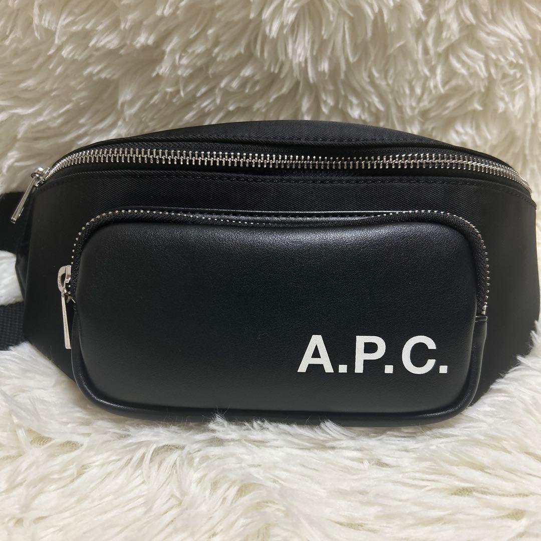 【極美品】A.P.C ボディバッグ　ショルダーバッグ