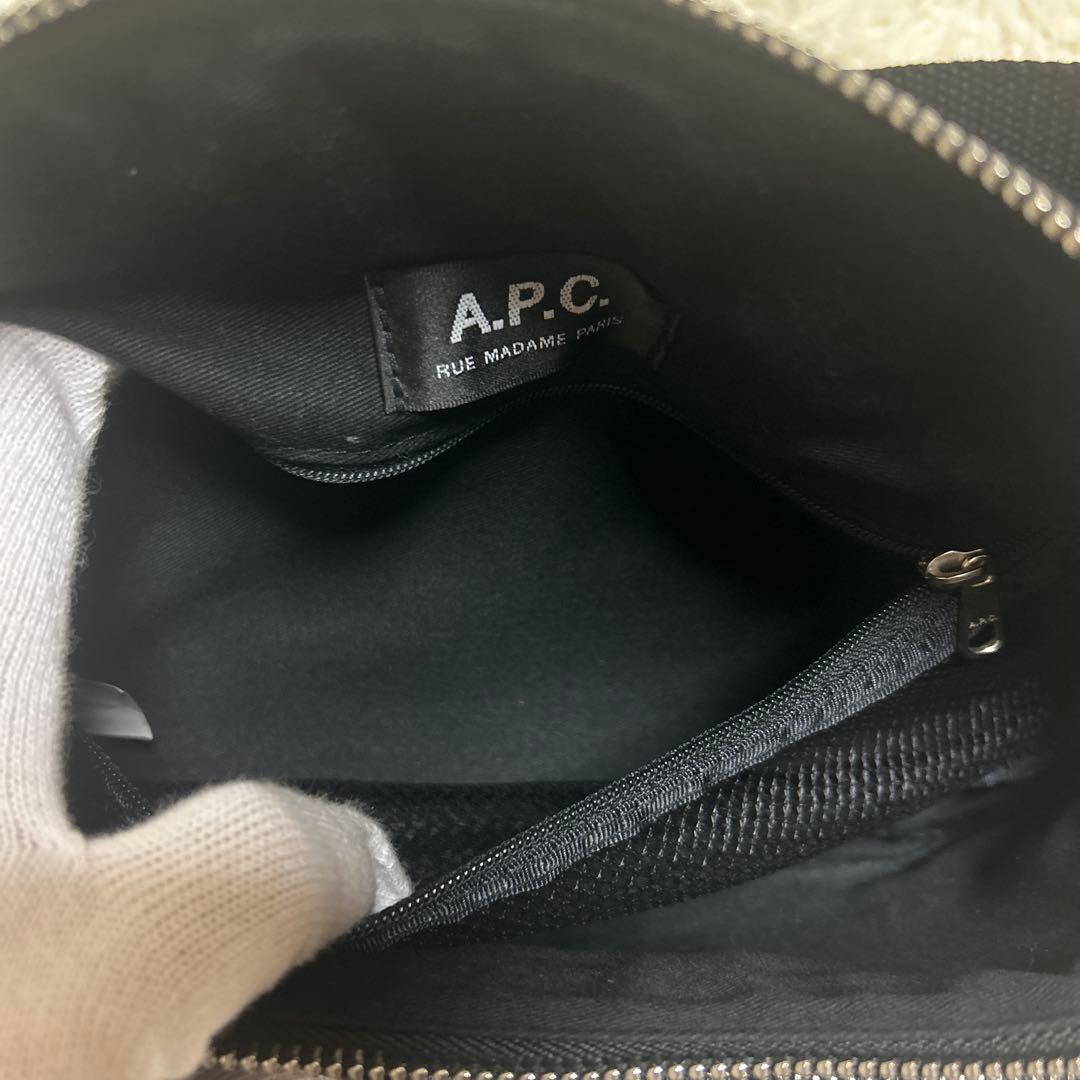 【極美品】A.P.C ボディバッグ　ショルダーバッグ