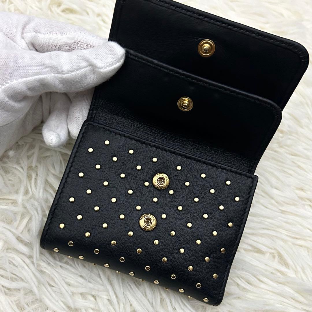 ［極美品］RFID内蔵 PRADA 三つ折り財布 スタッズ ブラック