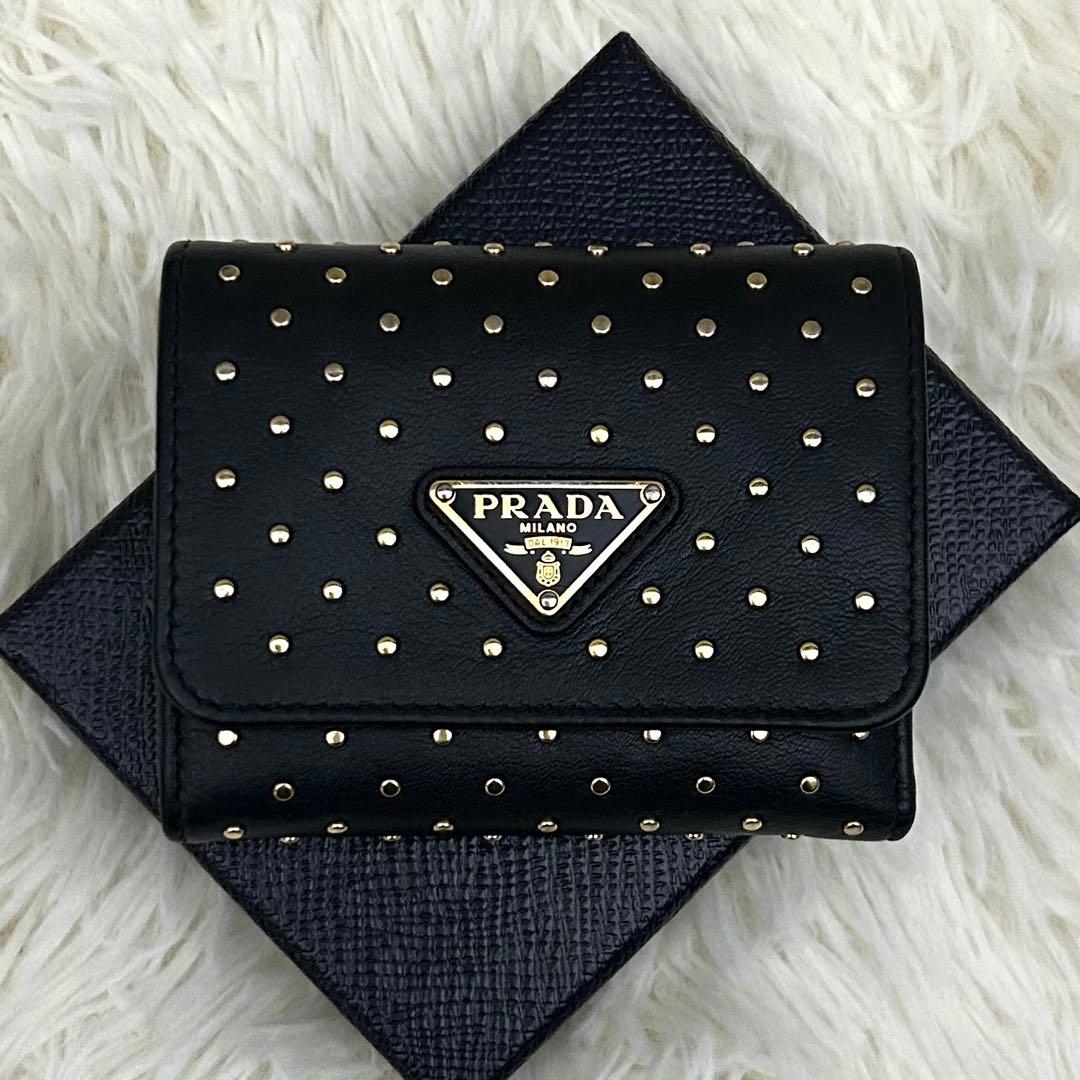 ［極美品］RFID内蔵 PRADA 三つ折り財布 スタッズ ブラック