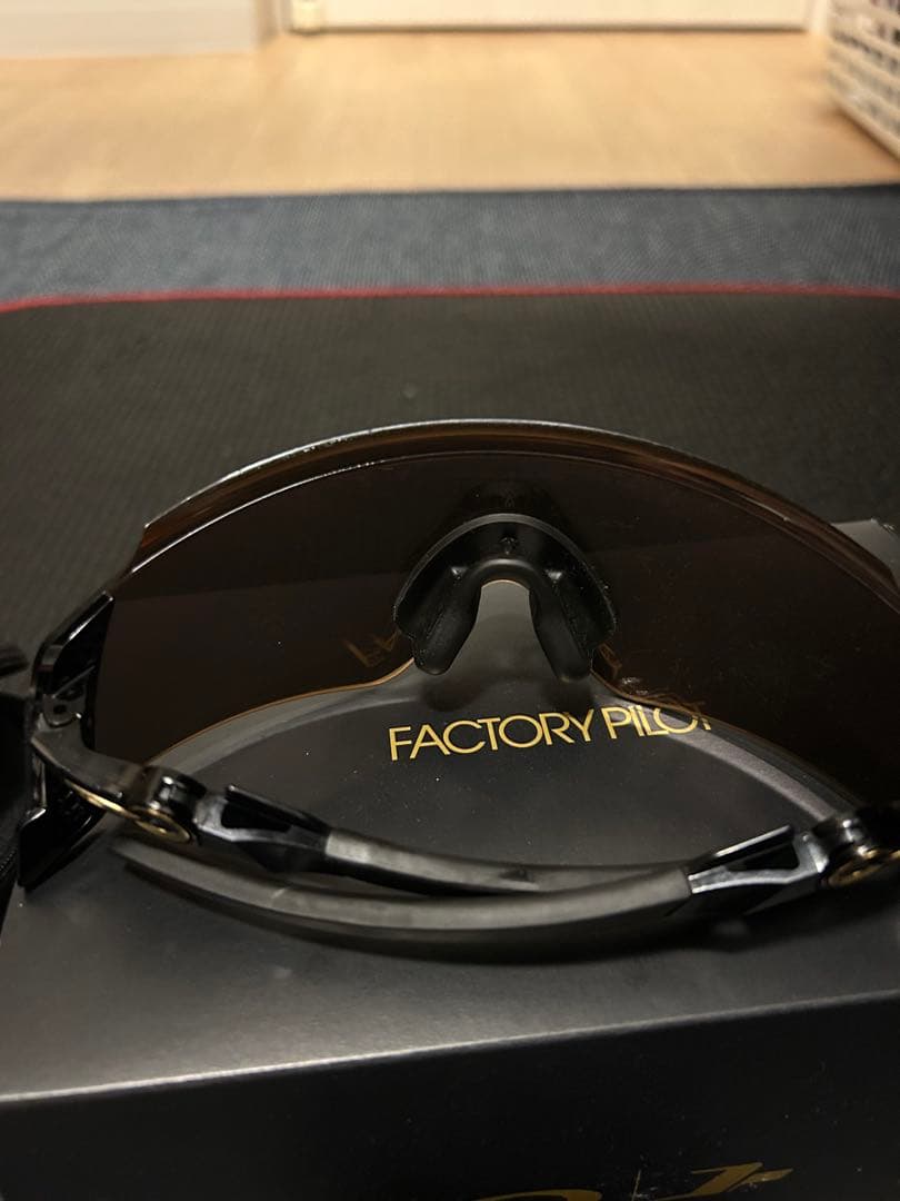 OAKLEYベロケイトサングラス(金）