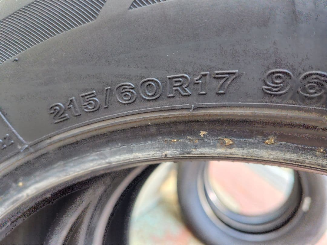 ブリジストン、LUFT.RV2 サマータイヤ 215/60R17 2023年製