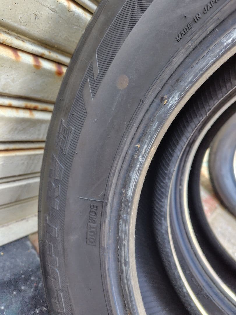 ブリジストン、LUFT.RV2 サマータイヤ 215/60R17 2023年製