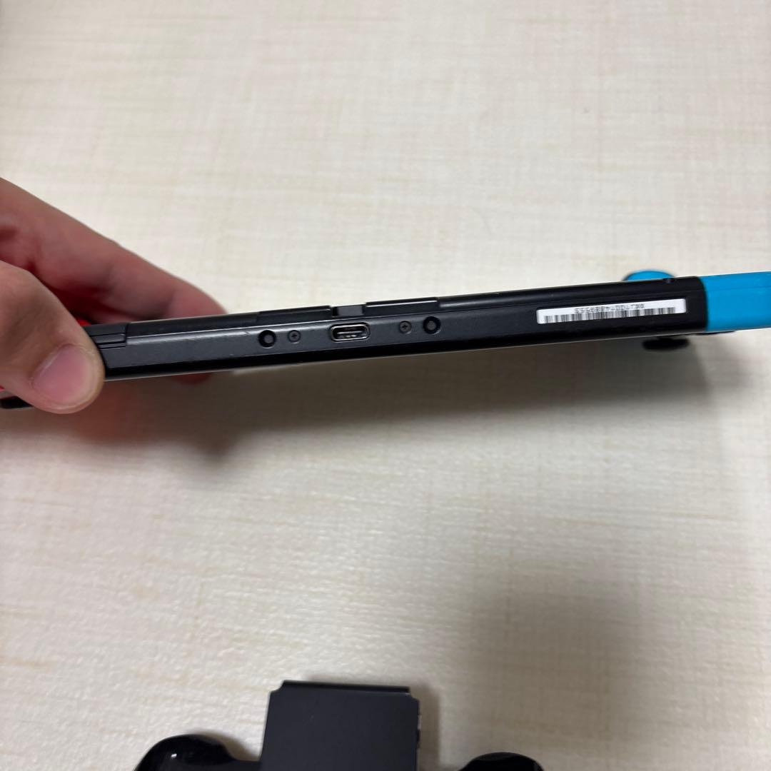 Nintendo Switch 本体のみカラーネオン赤、青
